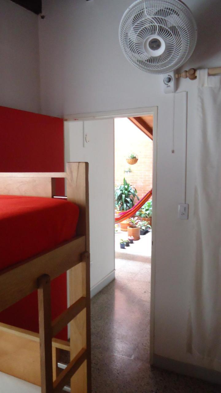 Iris Hostel Medellin Exterior photo