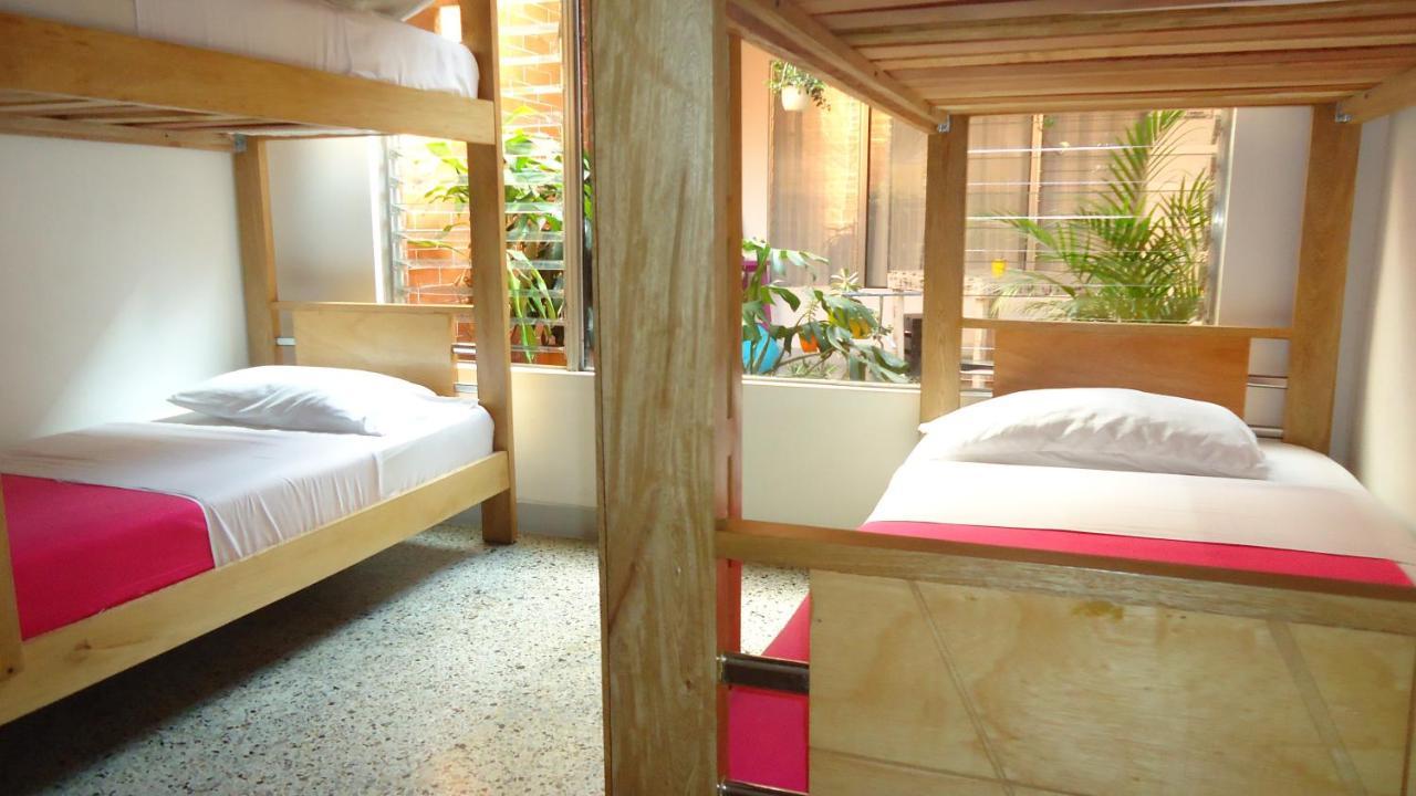 Iris Hostel Medellin Exterior photo