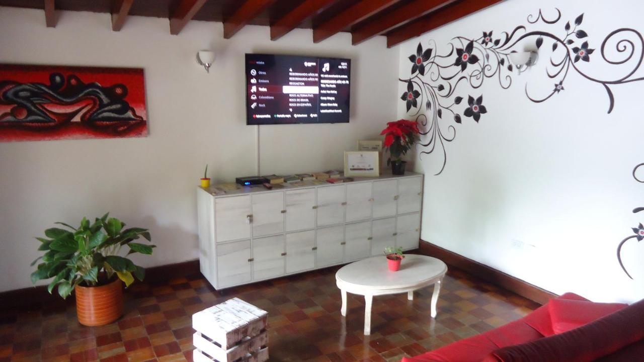 Iris Hostel Medellin Exterior photo
